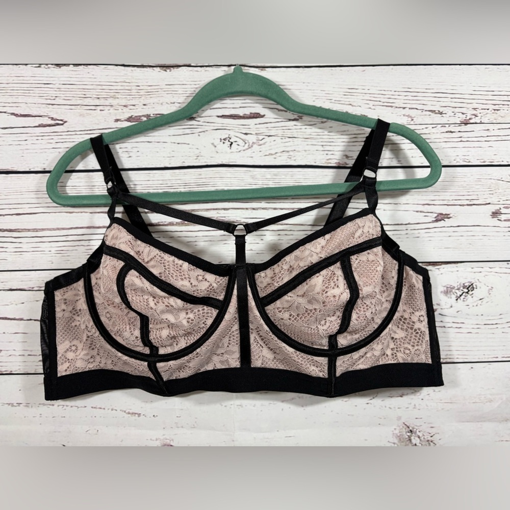 Torrid Blush Pink Lace Underwire Bra with Corset Piping in Size 2 - Picture 4 of 9